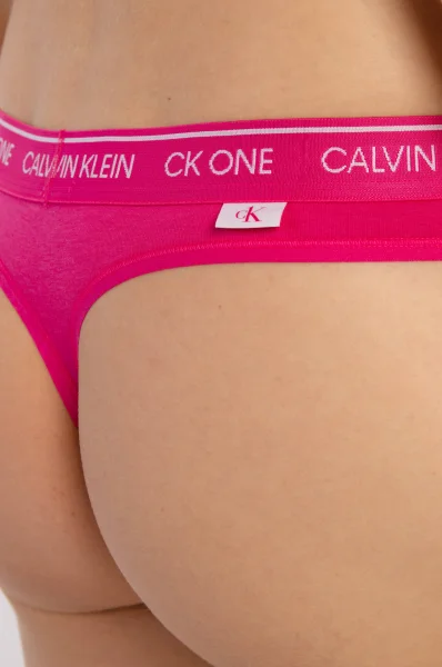 Бикини stringi Calvin Klein Underwear фуксия