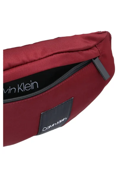 Чанта за кръста ITEM STORY Calvin Klein бордо