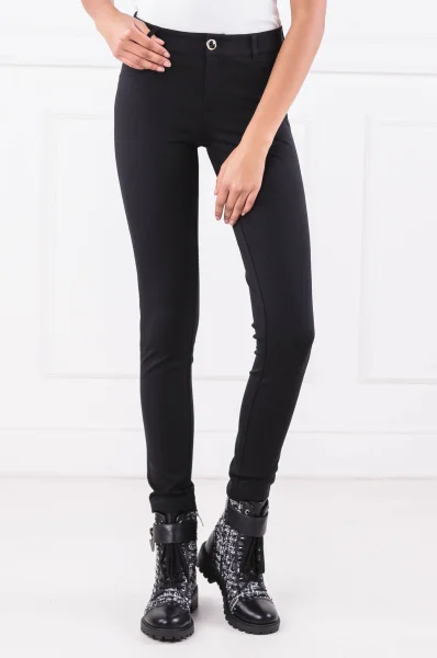 панталон curve x | skinny fit GUESS черен